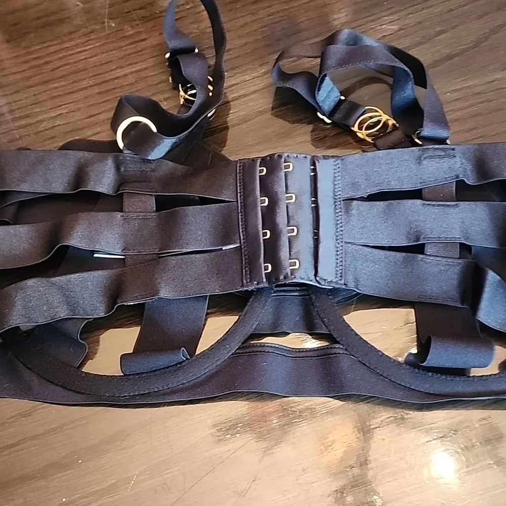 Victoria's Secret Black Strappy Bra with Goldb Accents 36 DD Nwot - Picture 3 of 4
